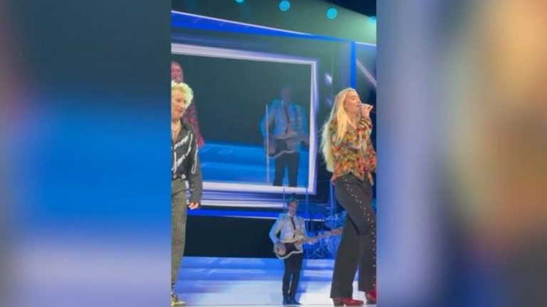 Sir Rod Stewart, 80, delights fans as they spot hidden meaning behind stage performance with daughter Ruby, 37